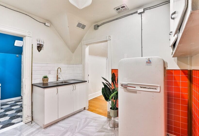 호텔 The West House