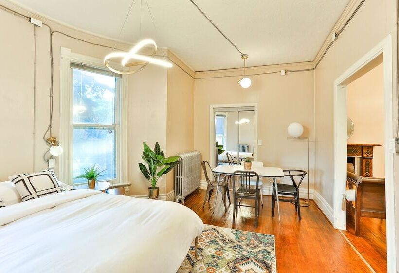 호텔 The West House