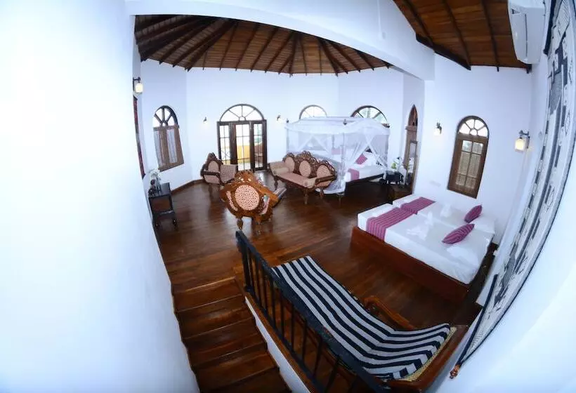 پانسیون Sandy's Villa Hiriketiya