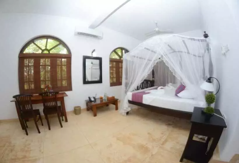 پانسیون Sandy's Villa Hiriketiya