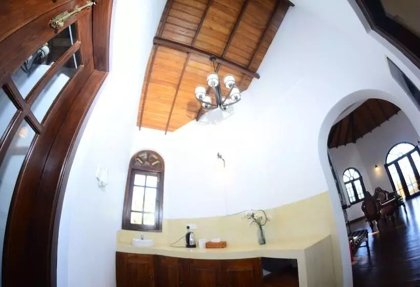 پانسیون Sandy's Villa Hiriketiya