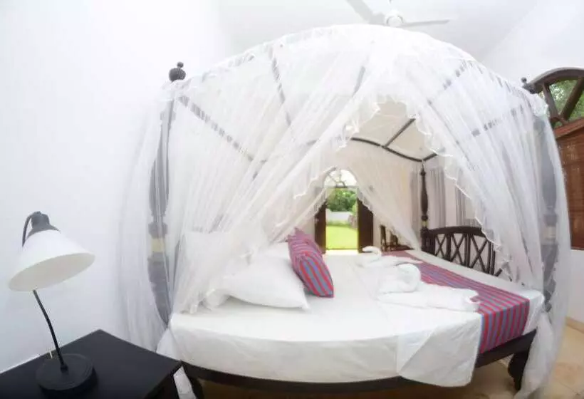 پانسیون Sandy's Villa Hiriketiya