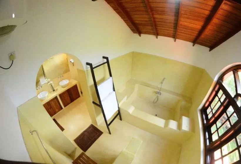 پانسیون Sandy's Villa Hiriketiya