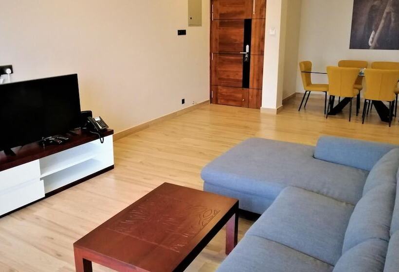 Pink Elephant Tourist Apartment