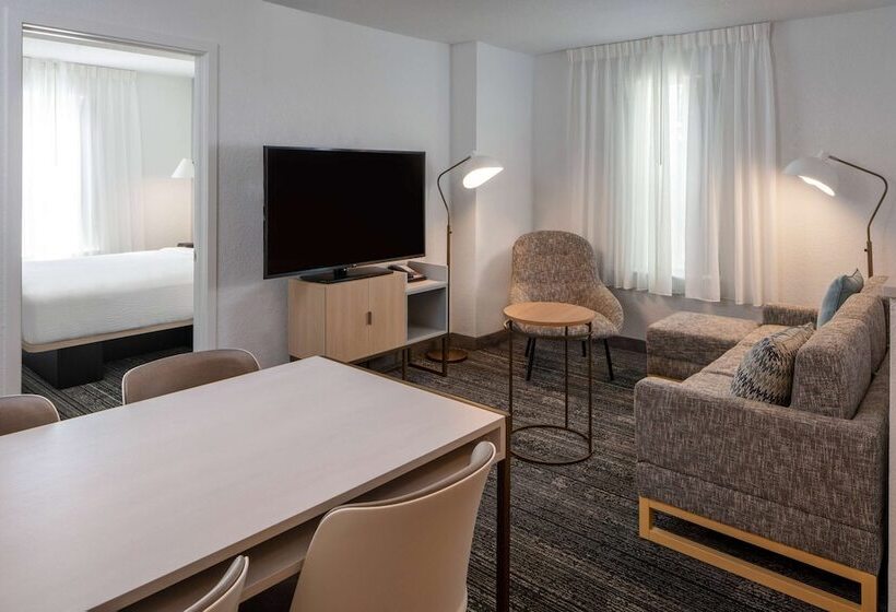 فندق Sonesta Simply Suites Falls Church