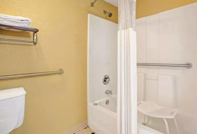 ホテル Travelodge By Wyndham Forest Park Atlanta South