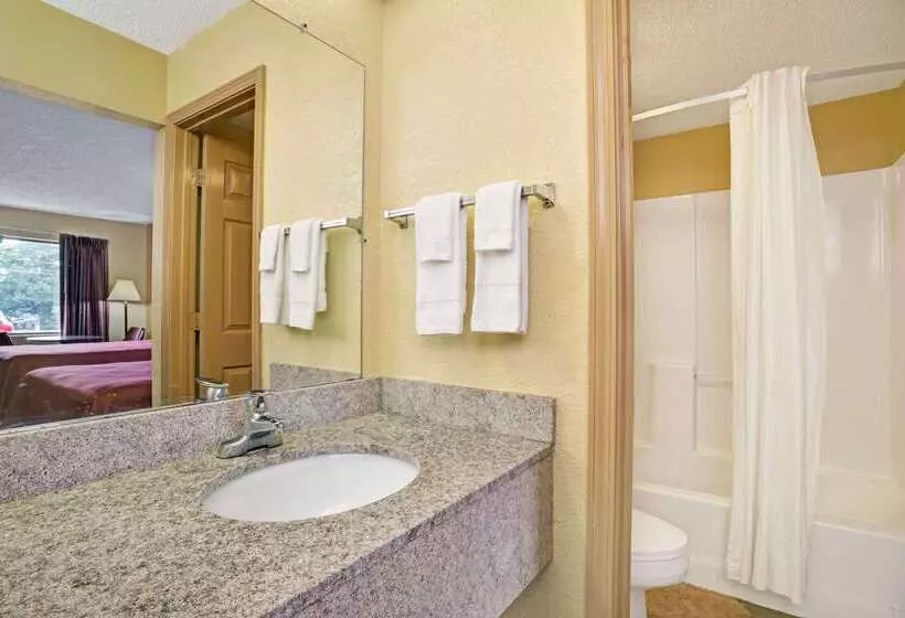 ホテル Travelodge By Wyndham Forest Park Atlanta South