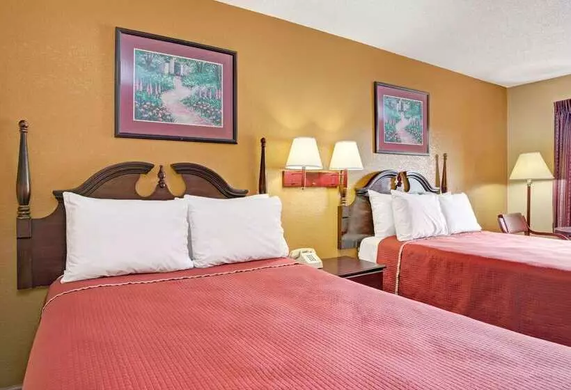 ホテル Travelodge By Wyndham Forest Park Atlanta South