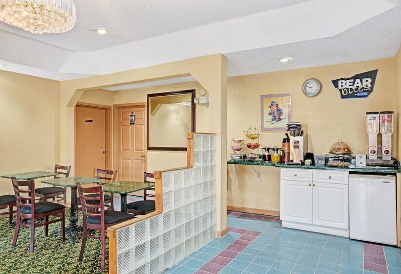 ホテル Travelodge By Wyndham Forest Park Atlanta South