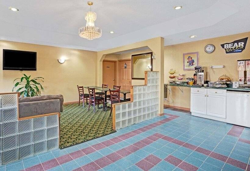 ホテル Travelodge By Wyndham Forest Park Atlanta South