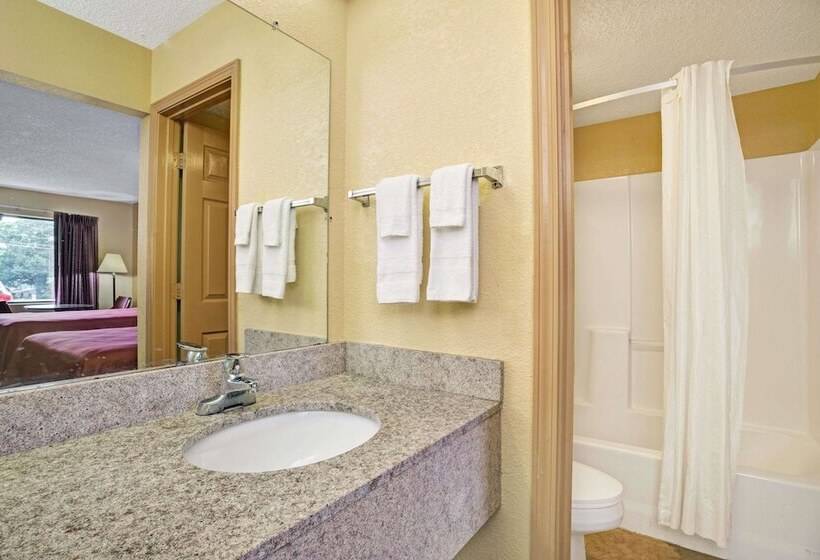 ホテル Travelodge By Wyndham Forest Park Atlanta South