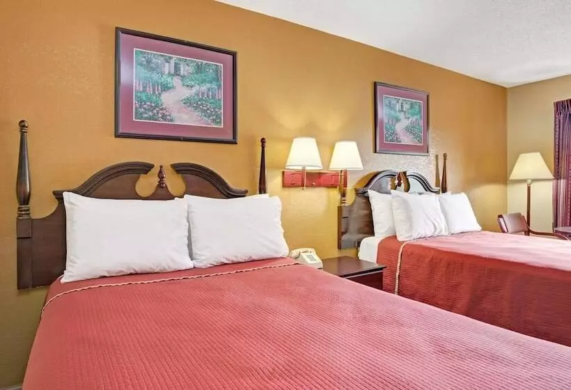 ホテル Travelodge By Wyndham Forest Park Atlanta South