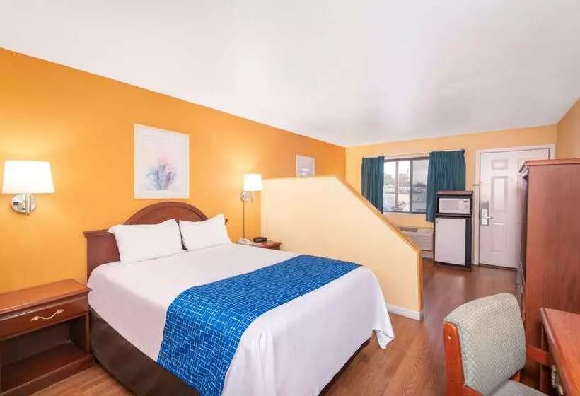 هتل Travelodge By Wyndham Kingman