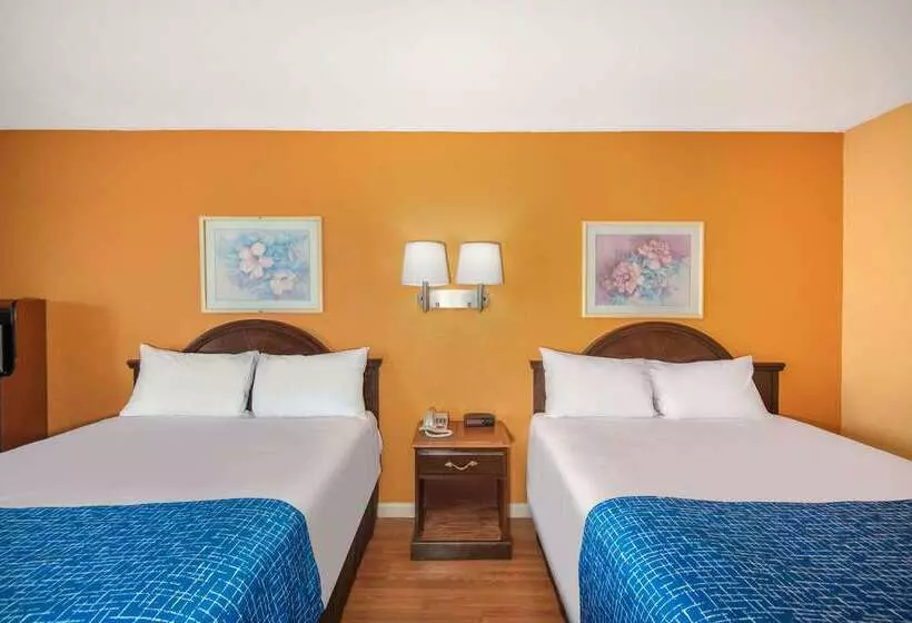 هتل Travelodge By Wyndham Kingman