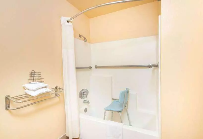 هتل Travelodge By Wyndham Kingman