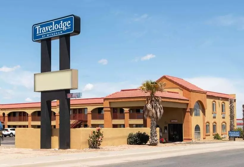 هتل Travelodge By Wyndham Kingman