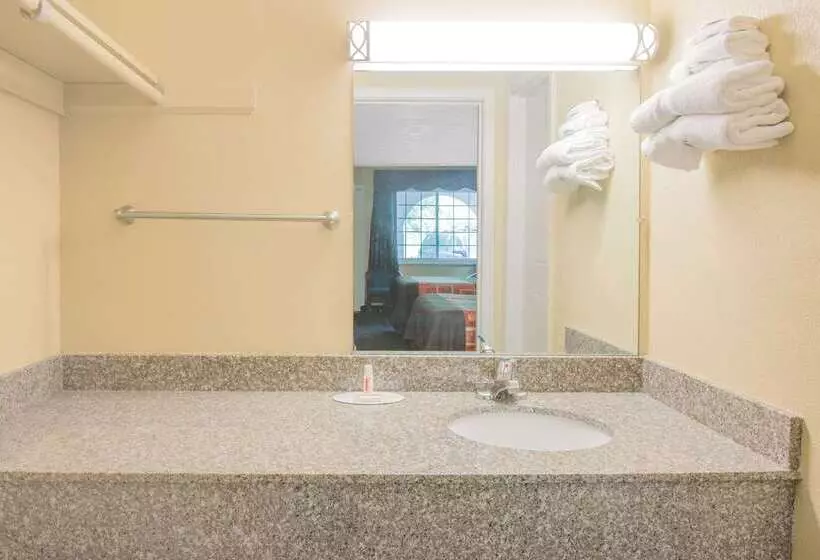 호텔 Travelodge By Wyndham Mansfield