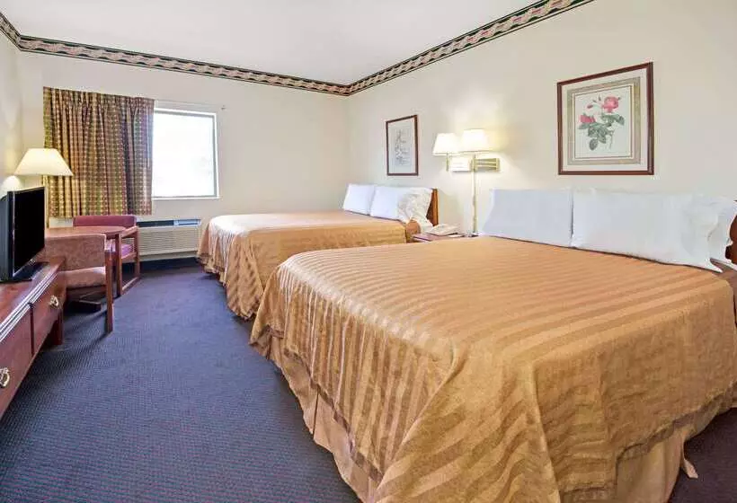 هتل Travelodge By Wyndham St. Louis