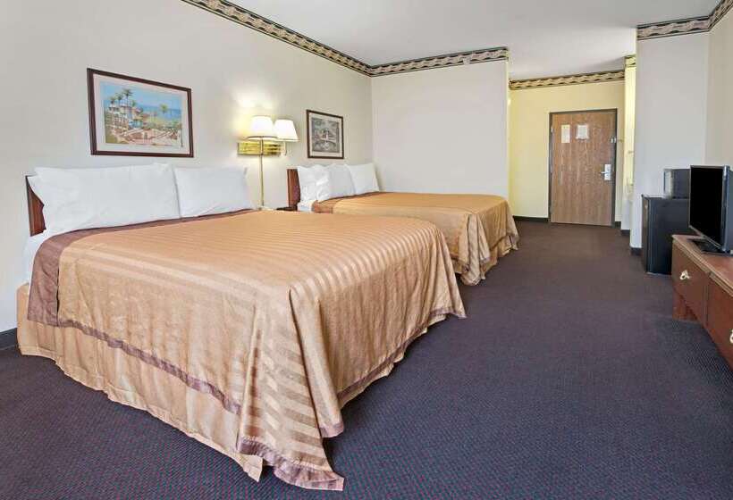 ホテル Travelodge By Wyndham St. Louis