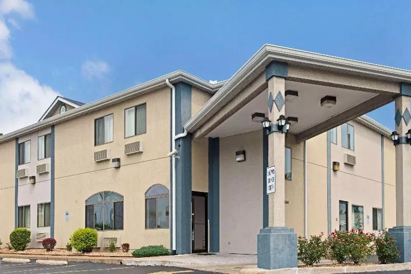 هتل Travelodge By Wyndham St. Louis