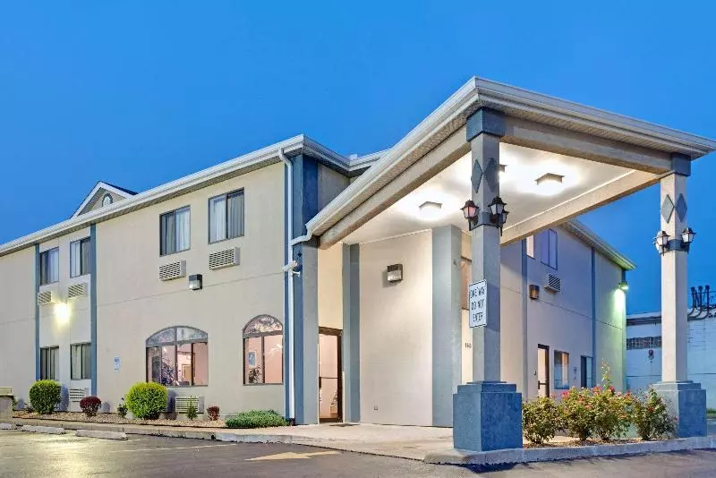 هتل Travelodge By Wyndham St. Louis