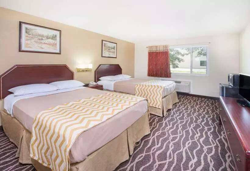 Отель Travelodge By Wyndham Terre Haute