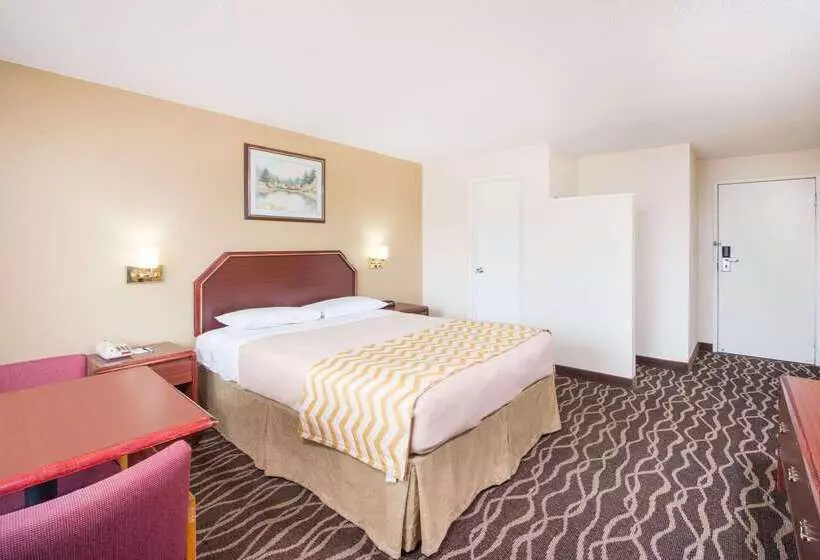 Отель Travelodge By Wyndham Terre Haute