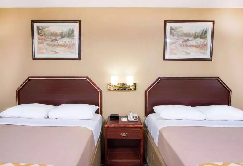 Отель Travelodge By Wyndham Terre Haute