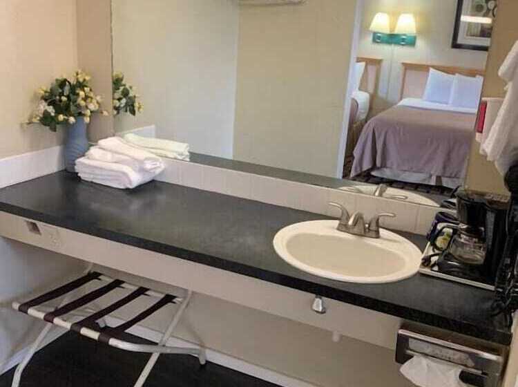 Мотель Economy Inn