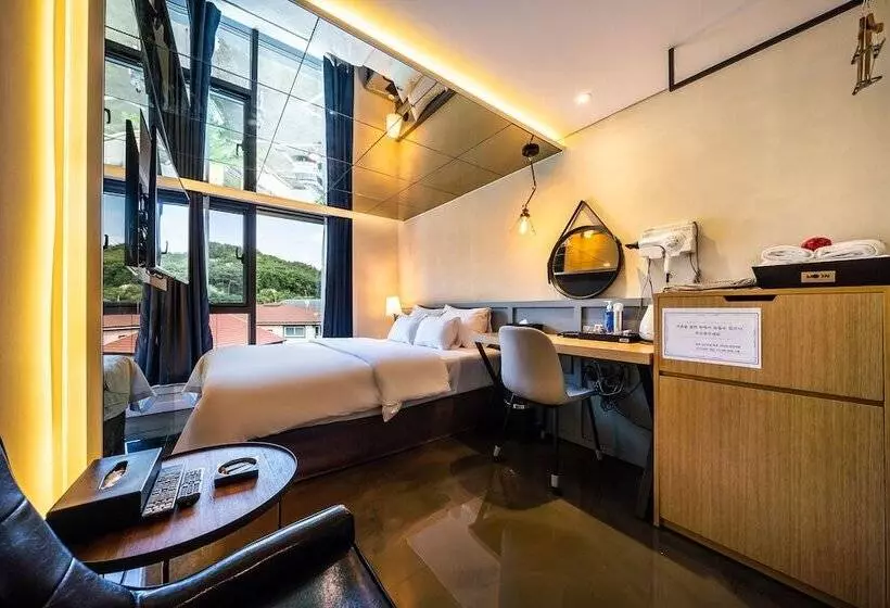 Hotel Moon