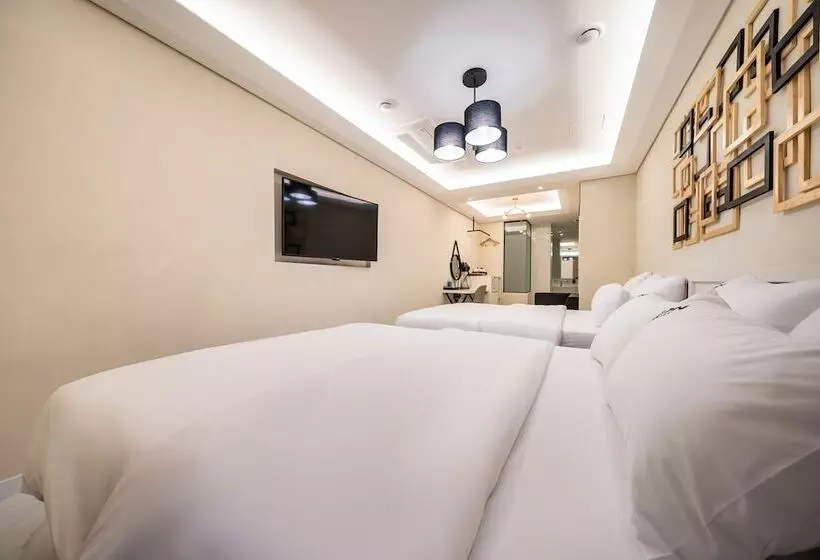 Hotel Moon