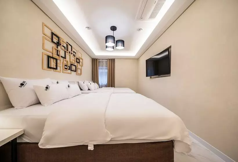 Hotel Moon