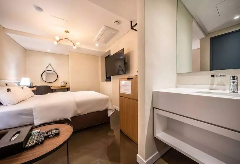 Hotel Moon