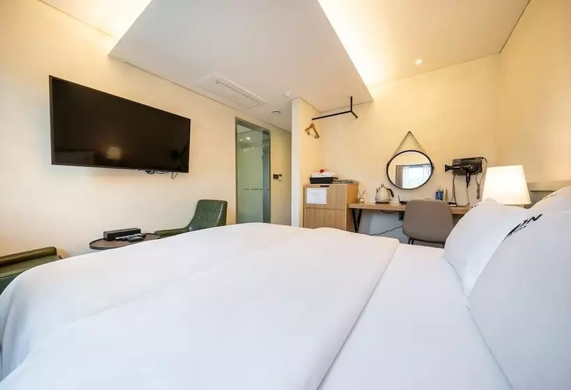 Hotel Moon