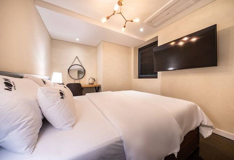 Hotel Moon