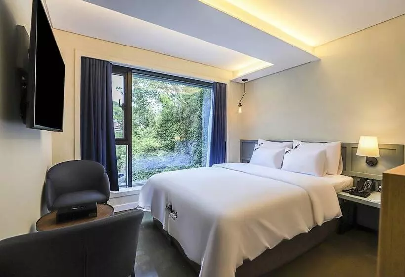 Hotel Moon