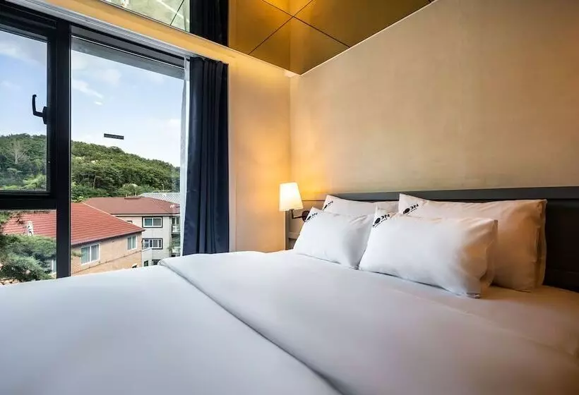 Hotel Moon