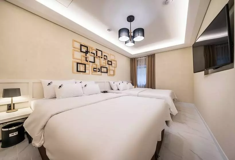 Hotel Moon