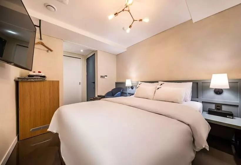 Hotel Moon