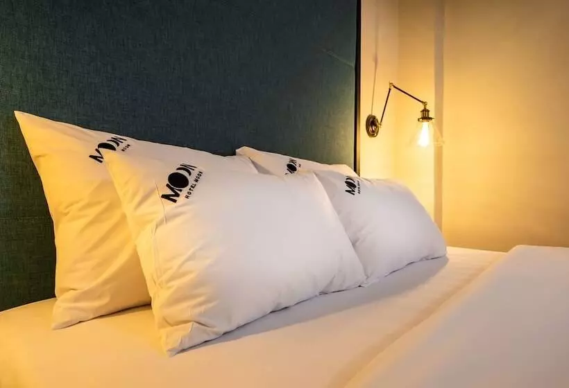 Hotel Moon