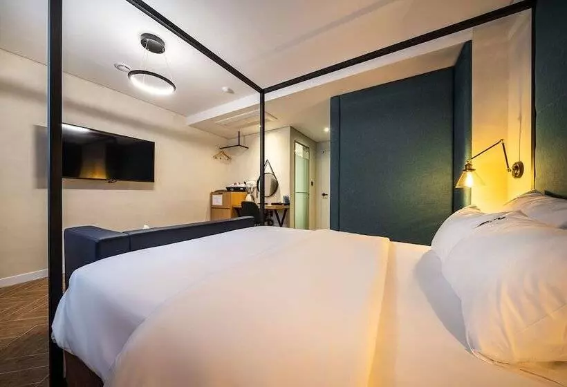 Hotel Moon