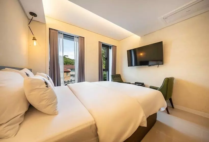 Hotel Moon