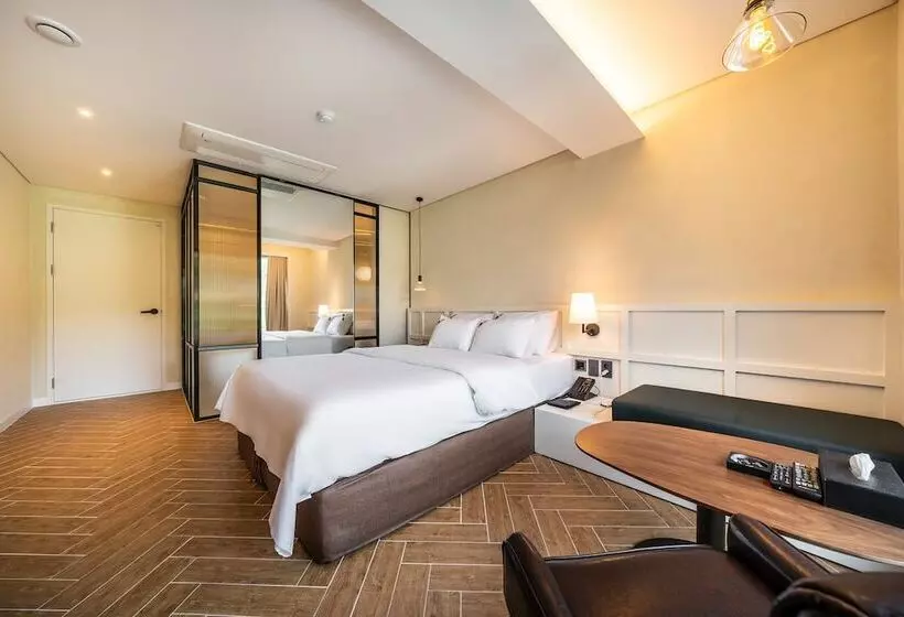 Hotel Moon
