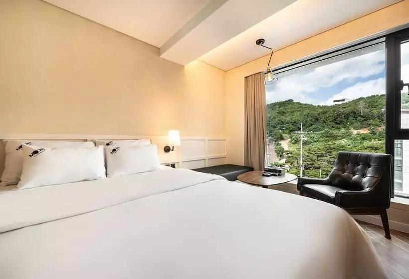 Hotel Moon