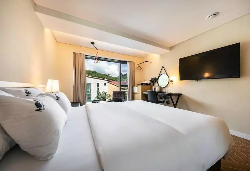 Hotel Moon