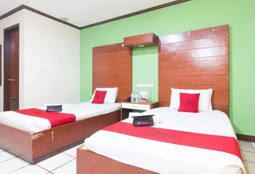 ホテル Reddoorz Near Centrio Mall Cagayan De Oro City