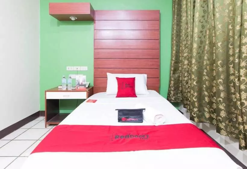 ホテル Reddoorz Near Centrio Mall Cagayan De Oro City