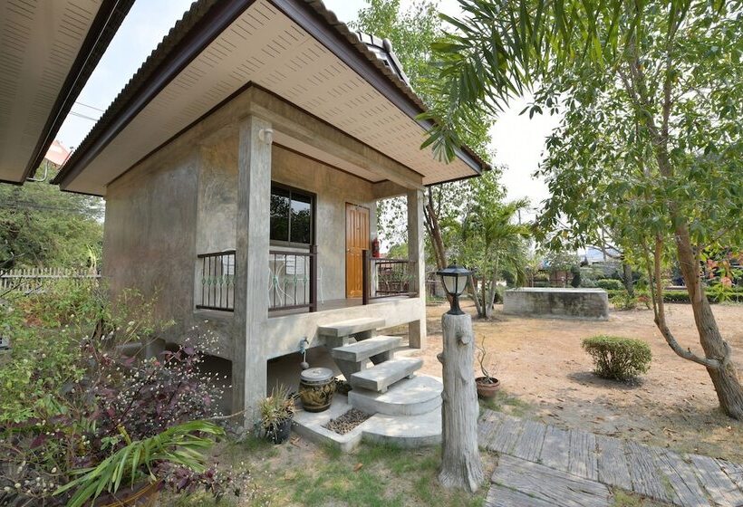 בית מלון כפרי Ruenkanthima Resort By Oyo Rooms