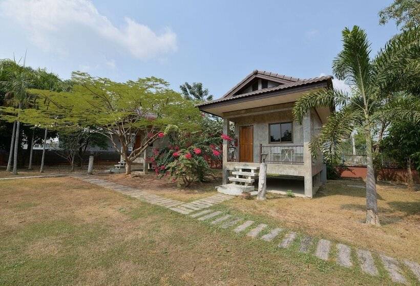 בית מלון כפרי Ruenkanthima Resort By Oyo Rooms