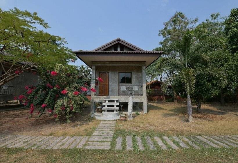 בית מלון כפרי Ruenkanthima Resort By Oyo Rooms